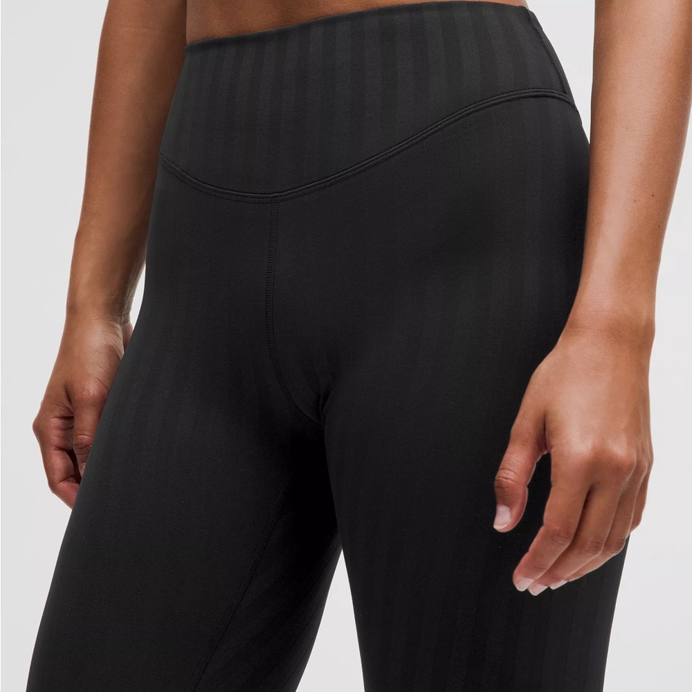 Lululemon wunder under high rise right - Picture 2 of 5